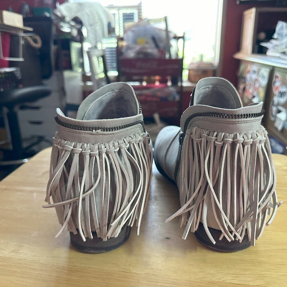 Boots - Picture 4 of 6